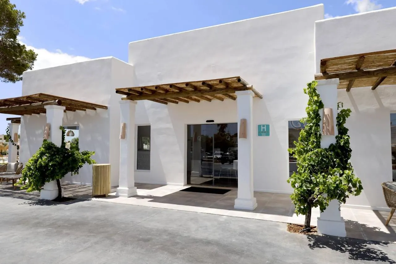 Eques Petit Resort Cala D´Or 4*,